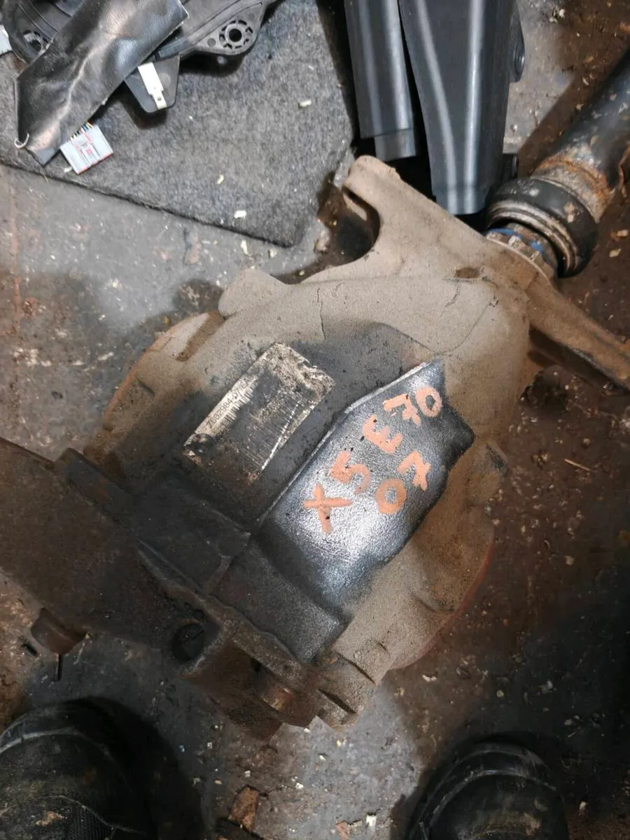 Bmw e70 rear diff 3.64 - Image 1