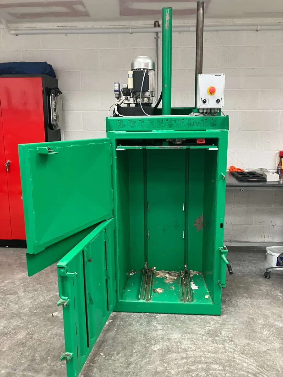 Cardboard plastic baler compactor - Image 4
