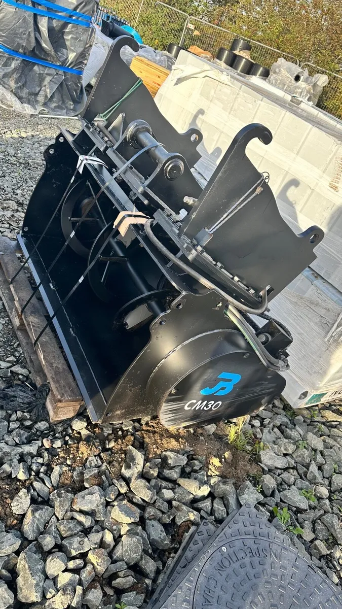 Concrete mixing bucket - Image 1
