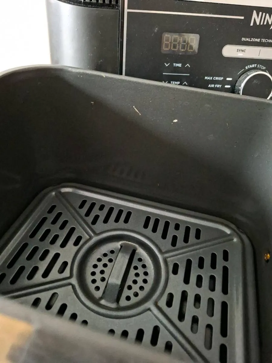 Ninja airfryer air fryer foodi max used AF400EU - Image 3