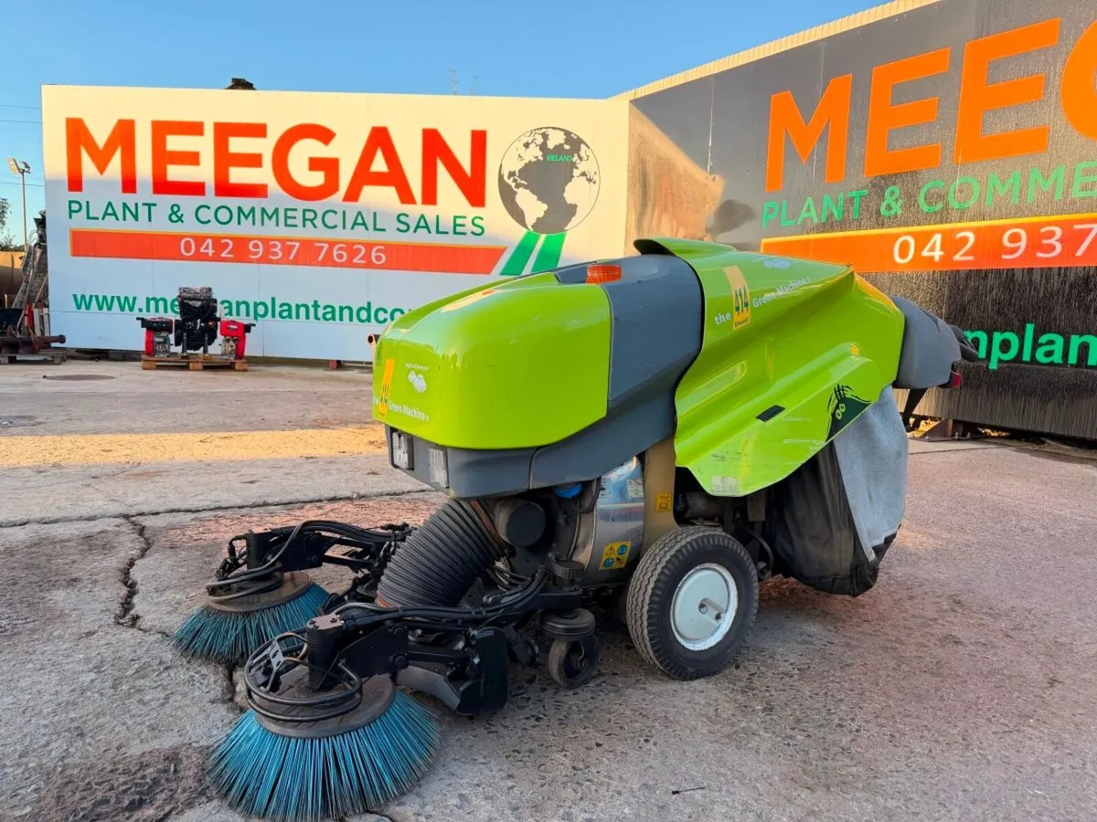 GREEN MACHINE 414 diesel PEDESTRIAN SWEEPER - Image 1
