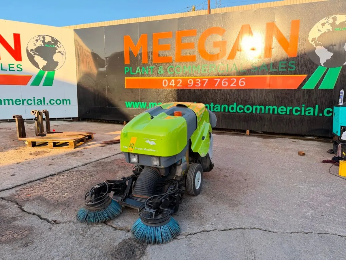 GREEN MACHINE 414 diesel PEDESTRIAN SWEEPER - Image 3