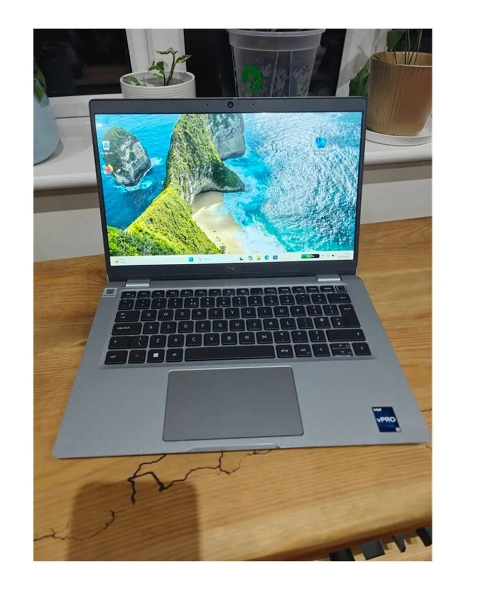 Dell Latitude 5330 Laptop | i5 (12th gen) | 16GB | - Image 1