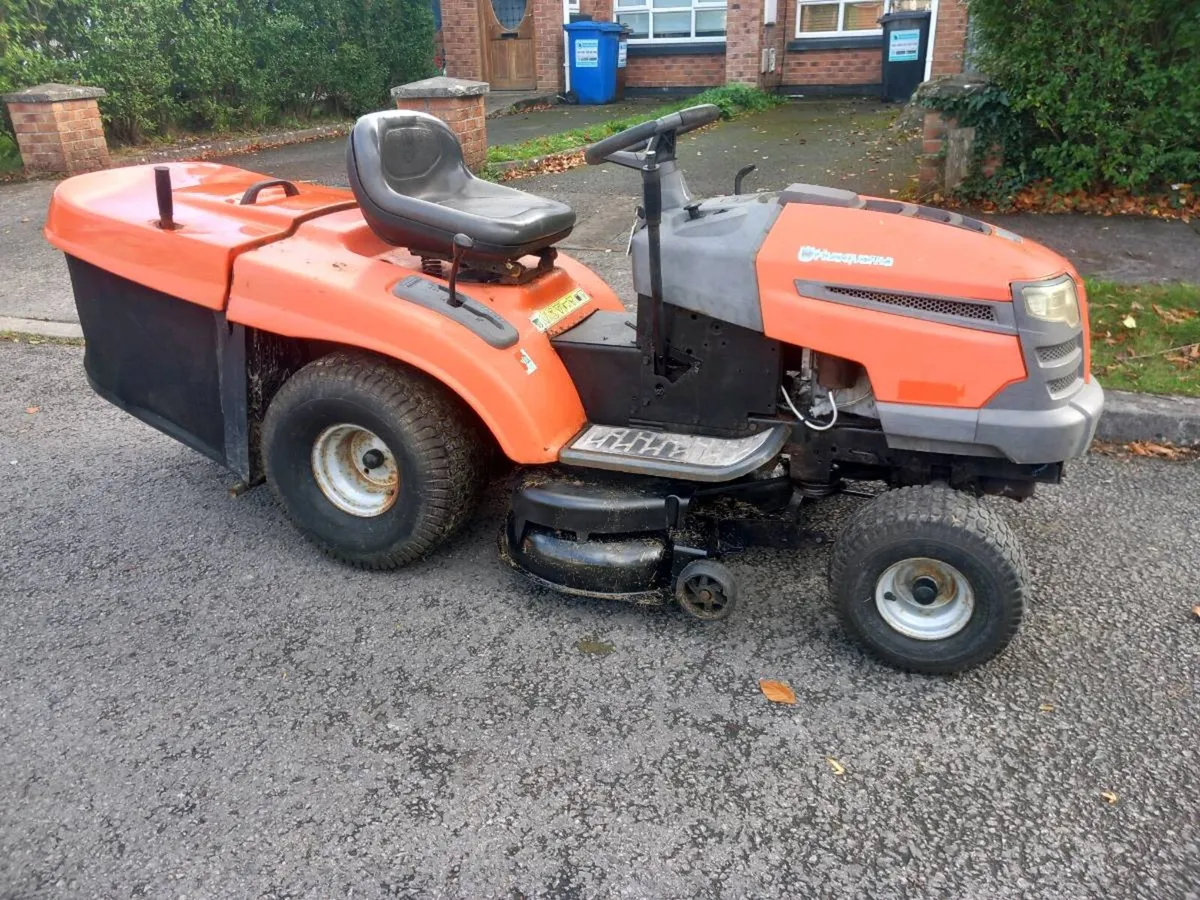 Ride on lawnmower - Image 1