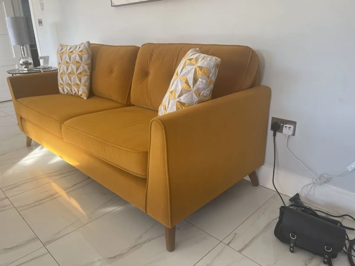 sofa - Image 1