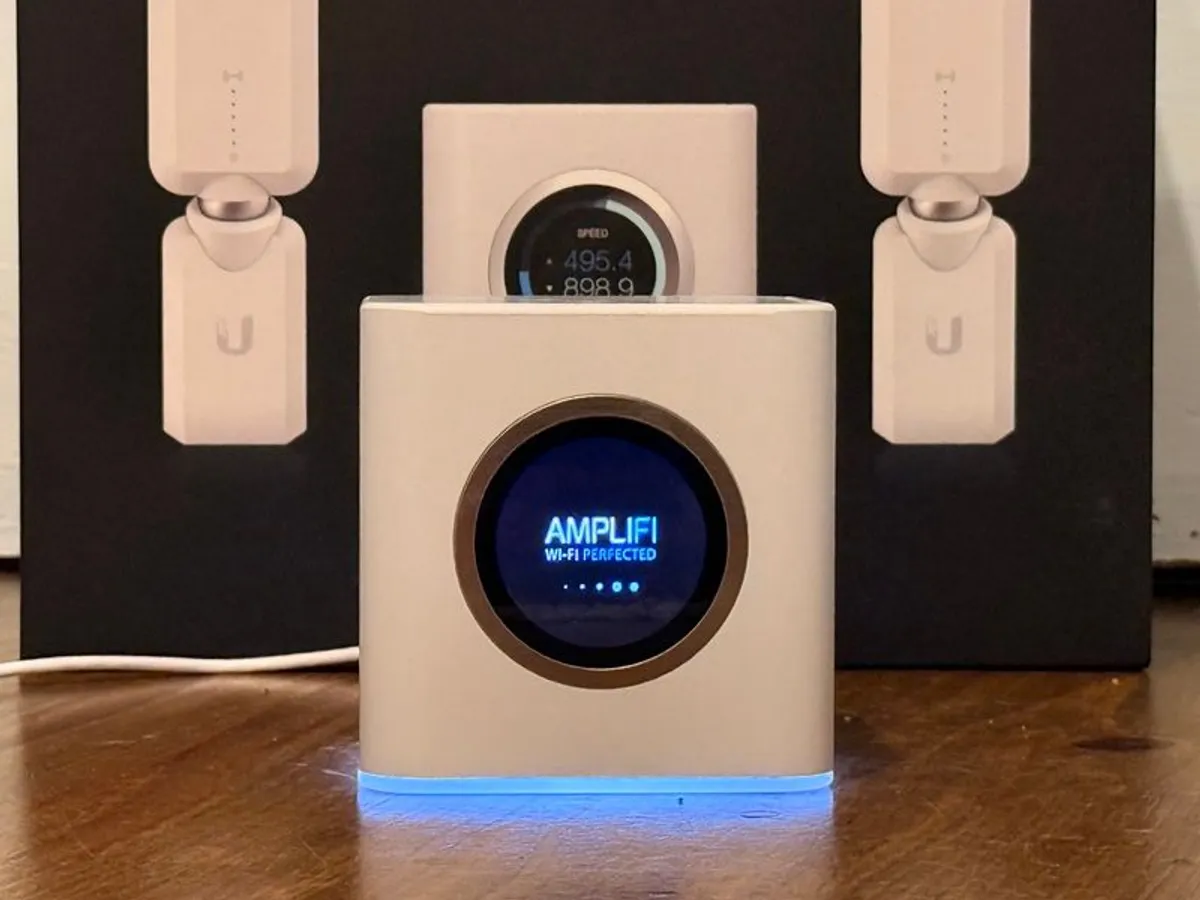 AmpliFi HD router + 4 mesh points in original packaging - Image 1