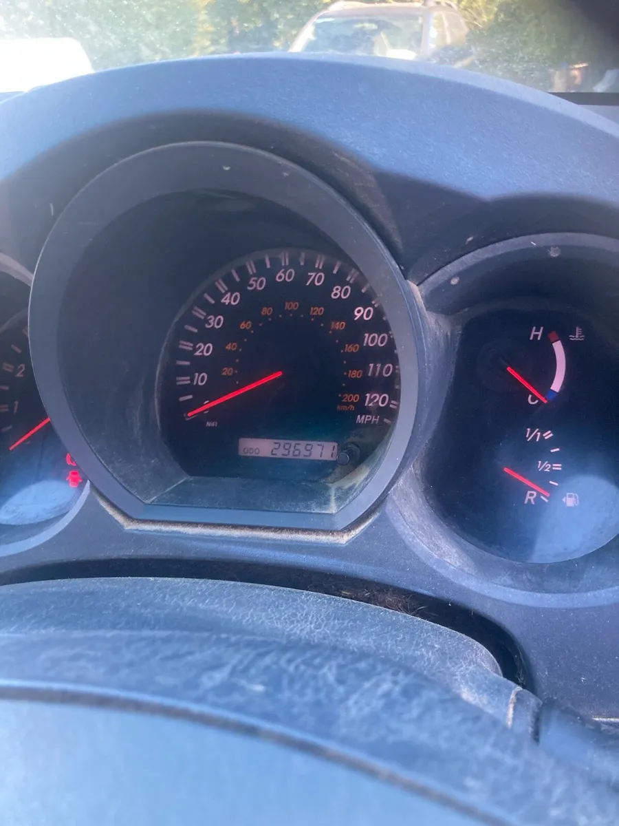 Toyota hilux - Image 3