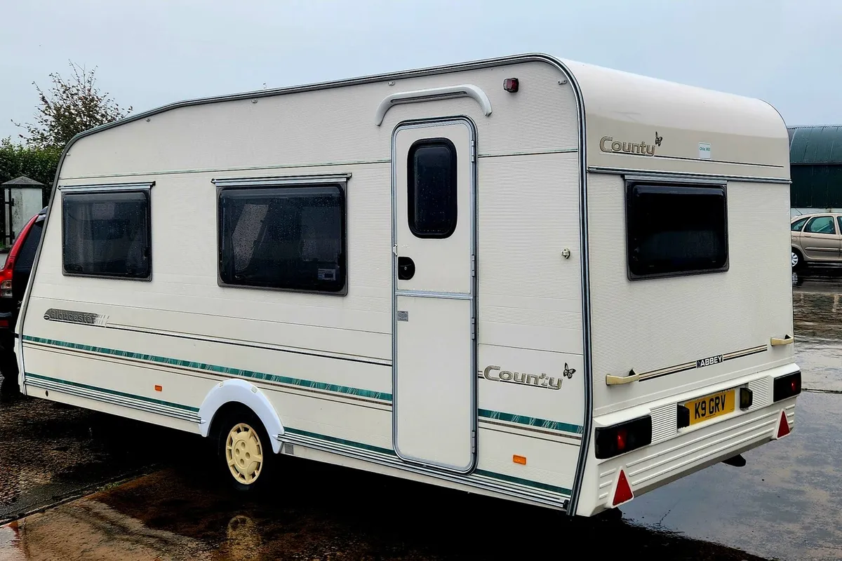 FULL XL 4 BERTH + AWNING +EXTRAS - Image 3
