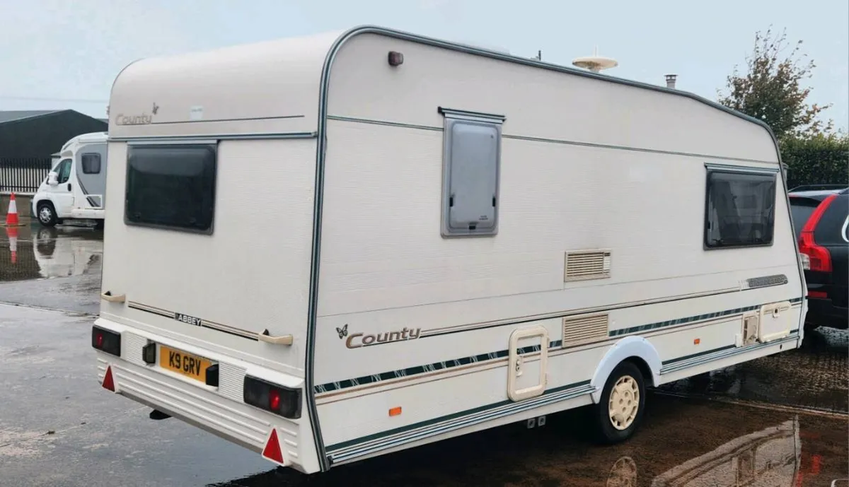 FULL XL 4 BERTH + AWNING +EXTRAS - Image 4