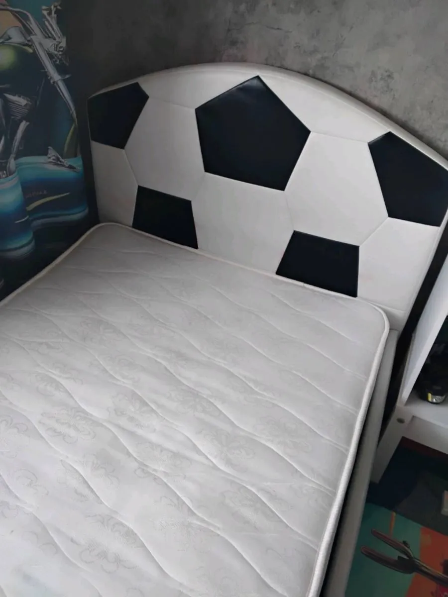 Single bed with mattress - Image 2