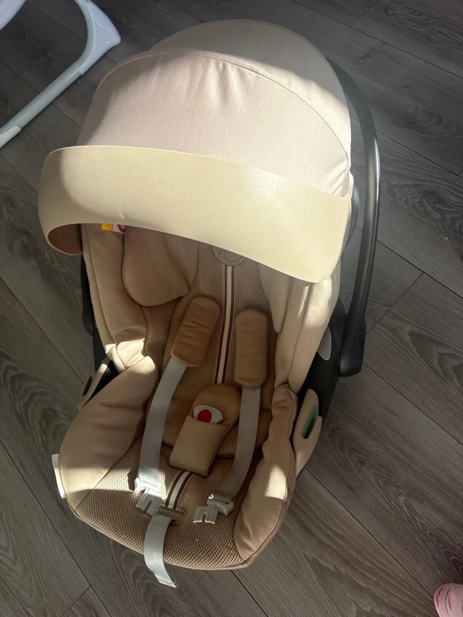 Cybex car seat - Image 1