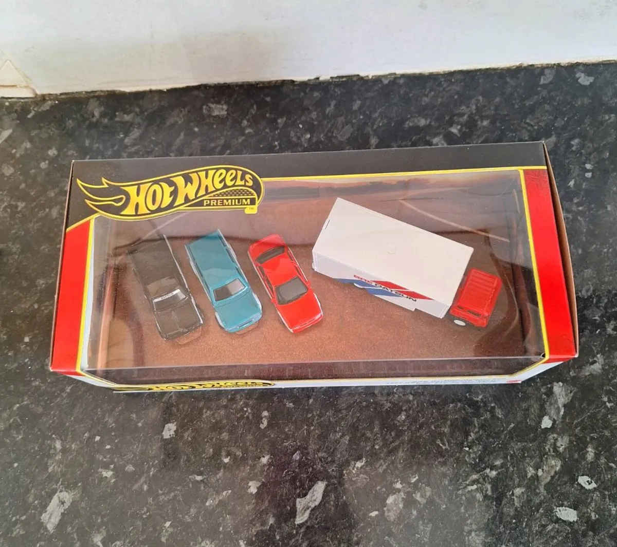 Hot Wheels Premium BRE Datsun Collector set - Image 2