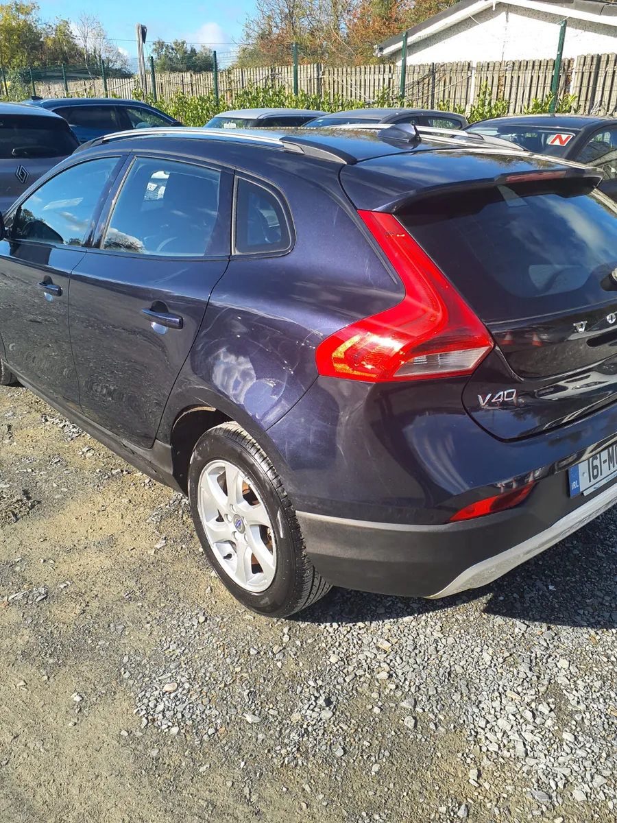 Volvo V40 2016 Cross Country - Image 2