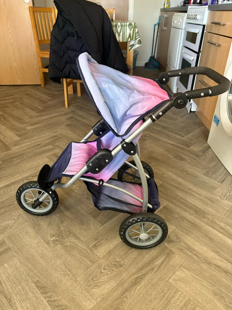 Dolls pram - Image 1