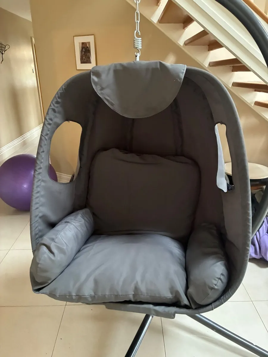 Swinging Chair - Image 1