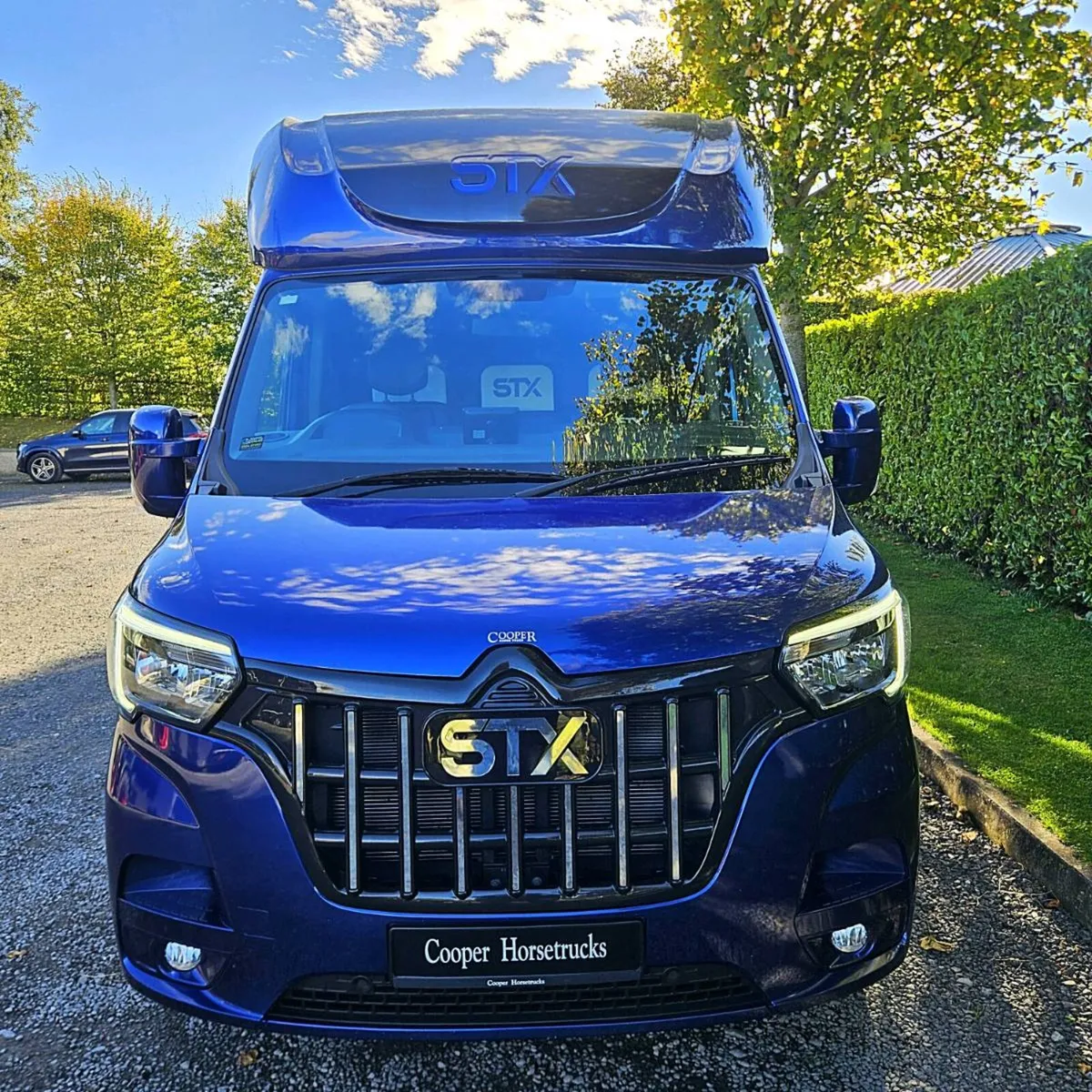 STEPHEX 2 STALL HORSETRUCK - Image 2
