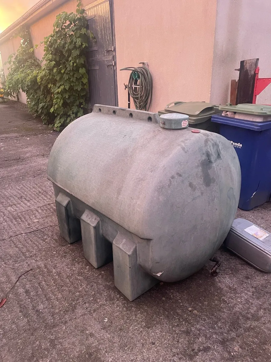 Oil tank - Image 1