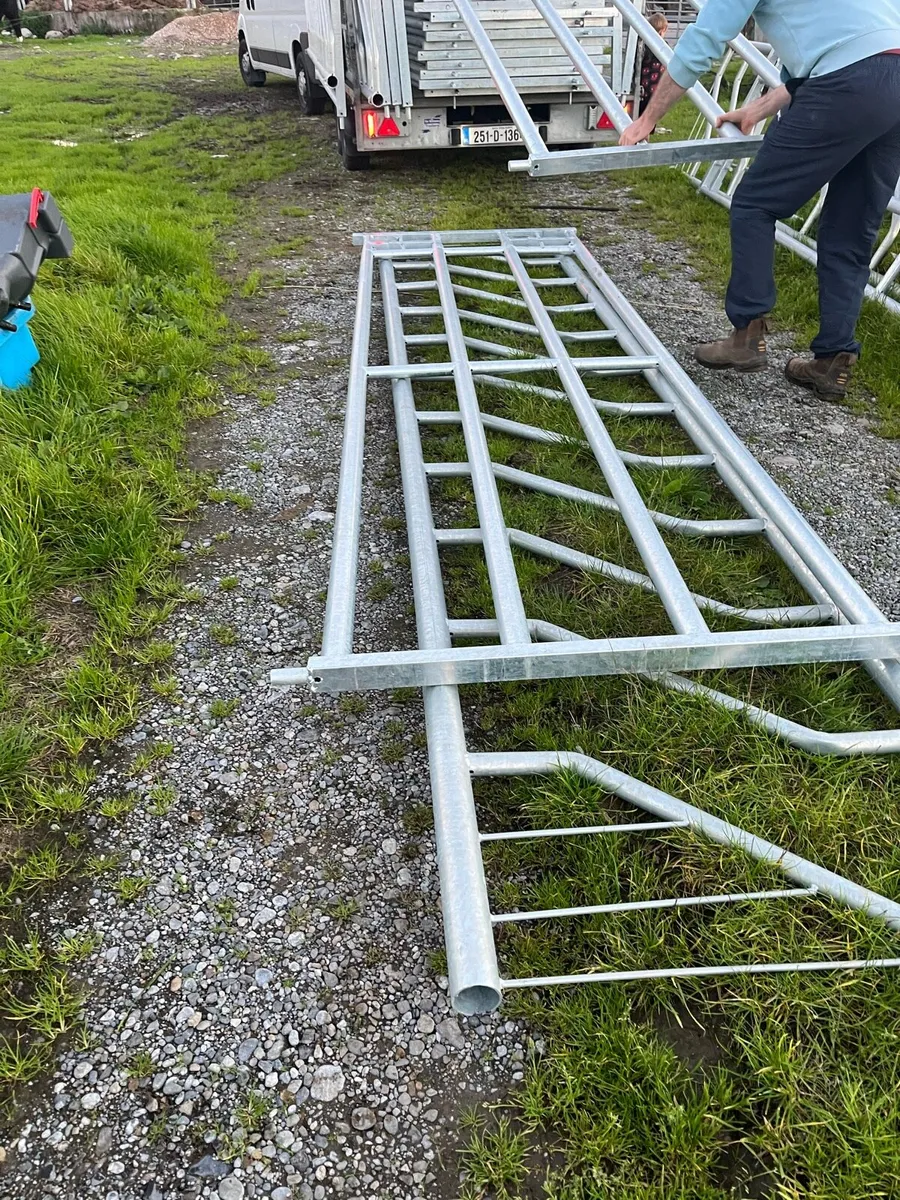 Extendable gates and barriers - Image 1