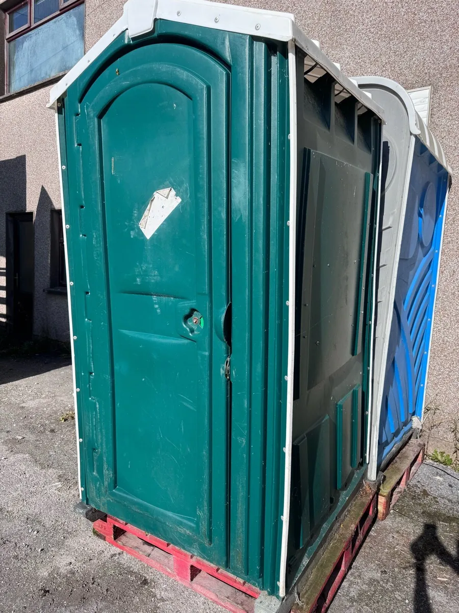 Portable toilet - Image 1