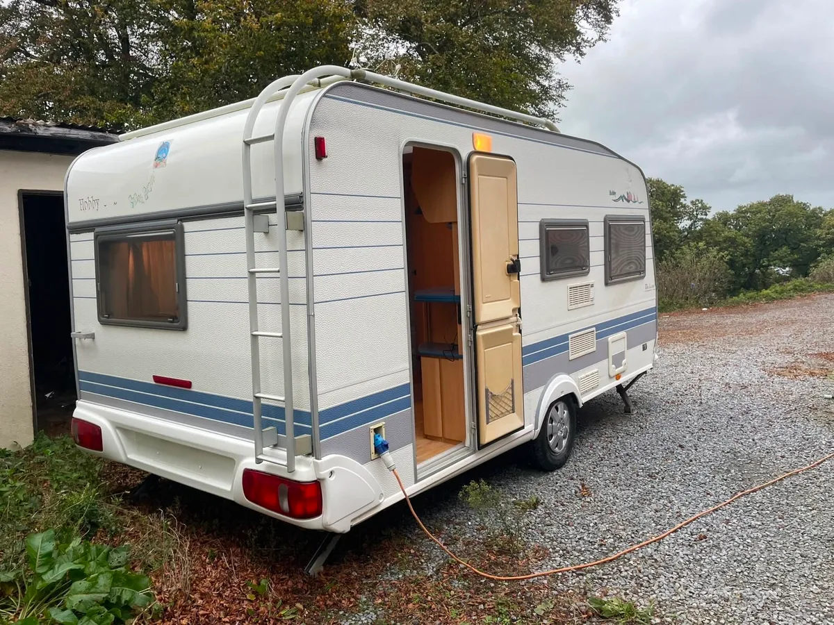 4 berth single axel hobby caravan - Image 3