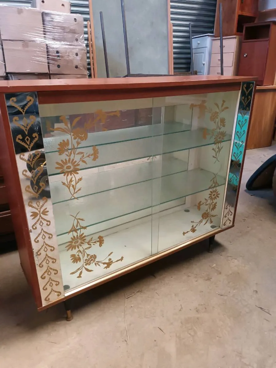 China Cabinet - Image 1