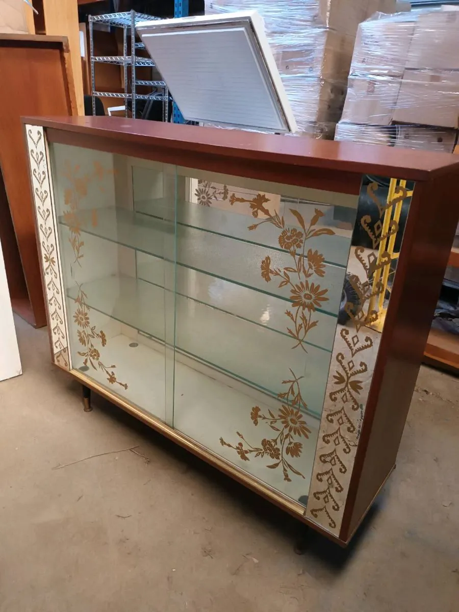 China Cabinet - Image 2