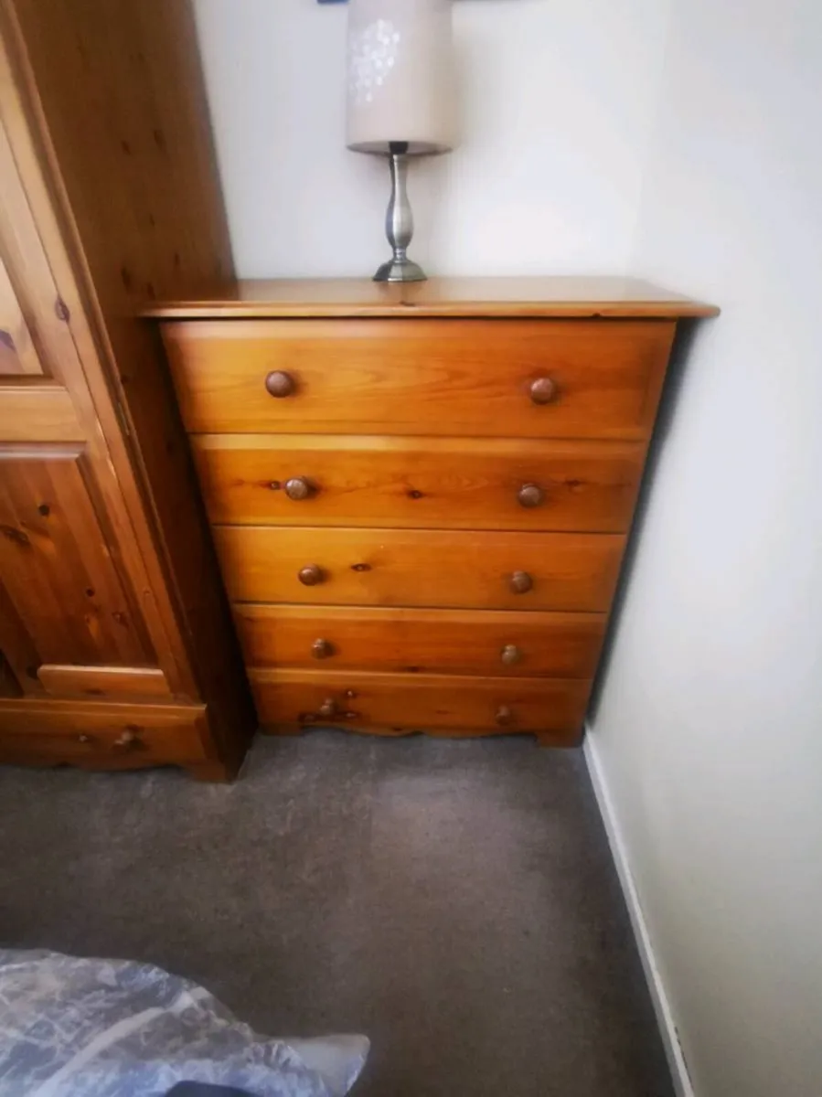 Two Chester of draws and a wardrobe in pine. - Image 2