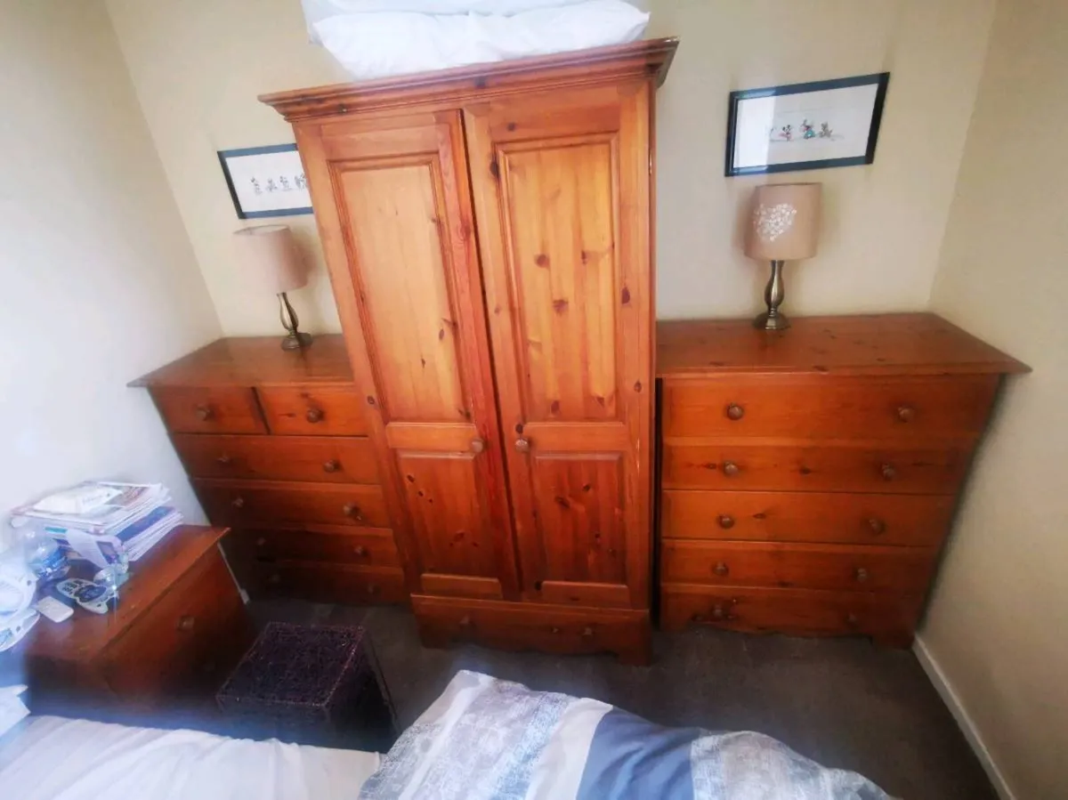 Two Chester of draws and a wardrobe in pine. - Image 3