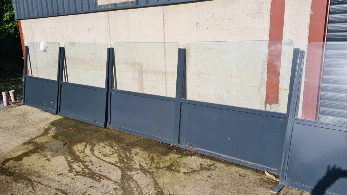 Terrace screens & windbreak - Image 1