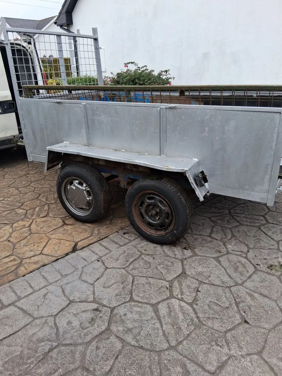 Trailer - Image 1