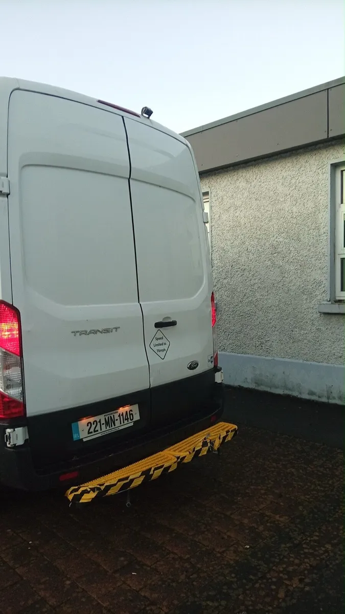 221 2022 Ford Transit Fridge Van - Image 4