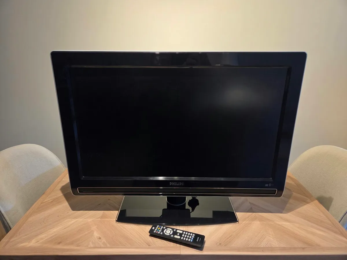 32' T.V - Image 1