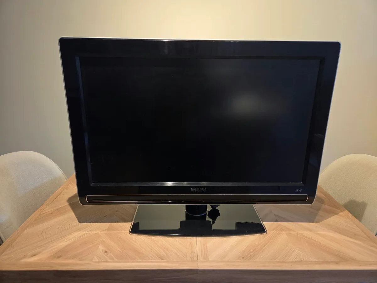 32' T.V - Image 2