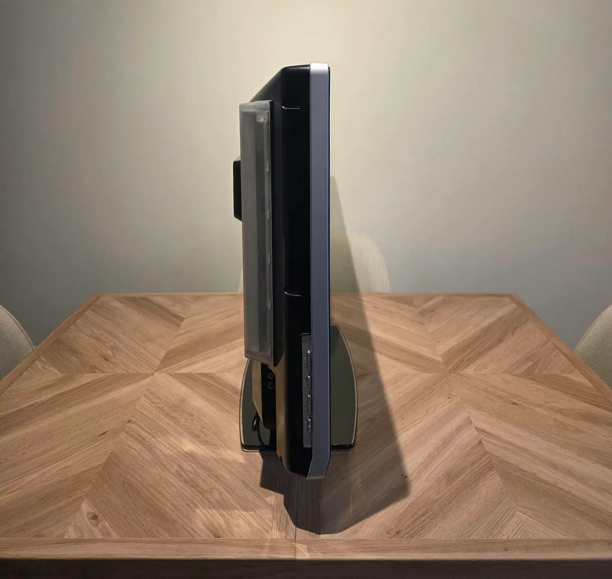 32' T.V - Image 3