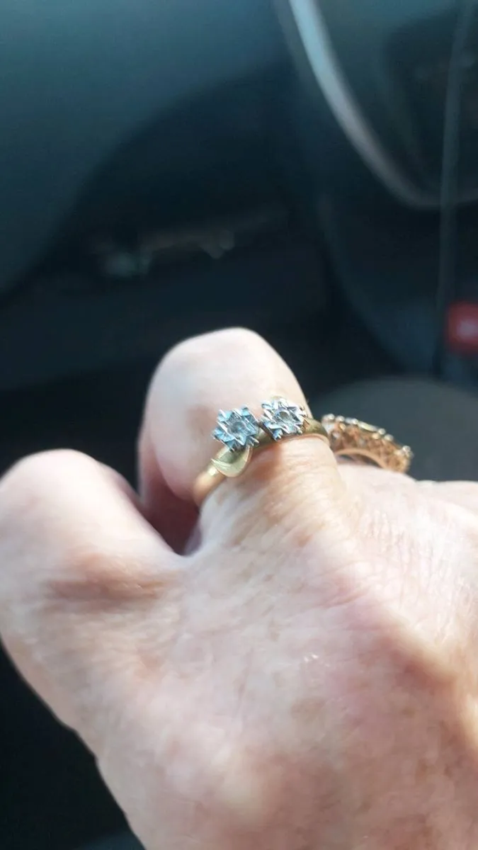 18 ct diamond engagement rings - Image 1