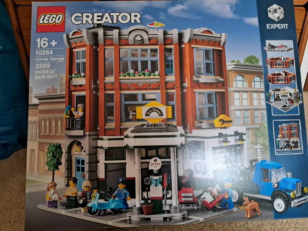 Lego Creator Expert Corner Garage - Image 1