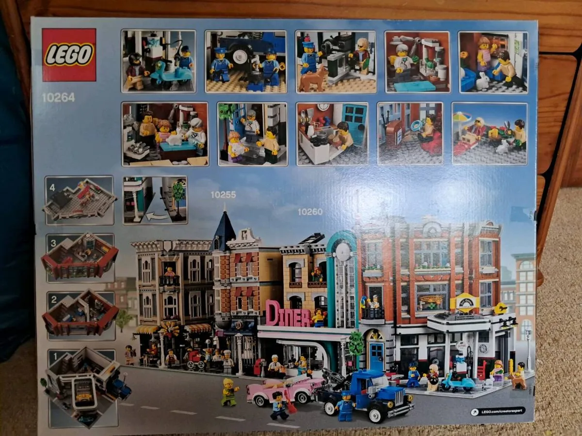 Lego Creator Expert Corner Garage - Image 2