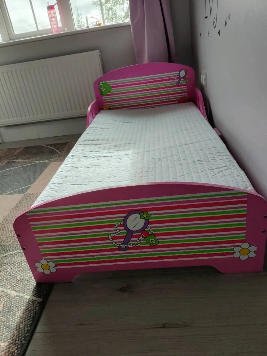 Child's bed - Image 1