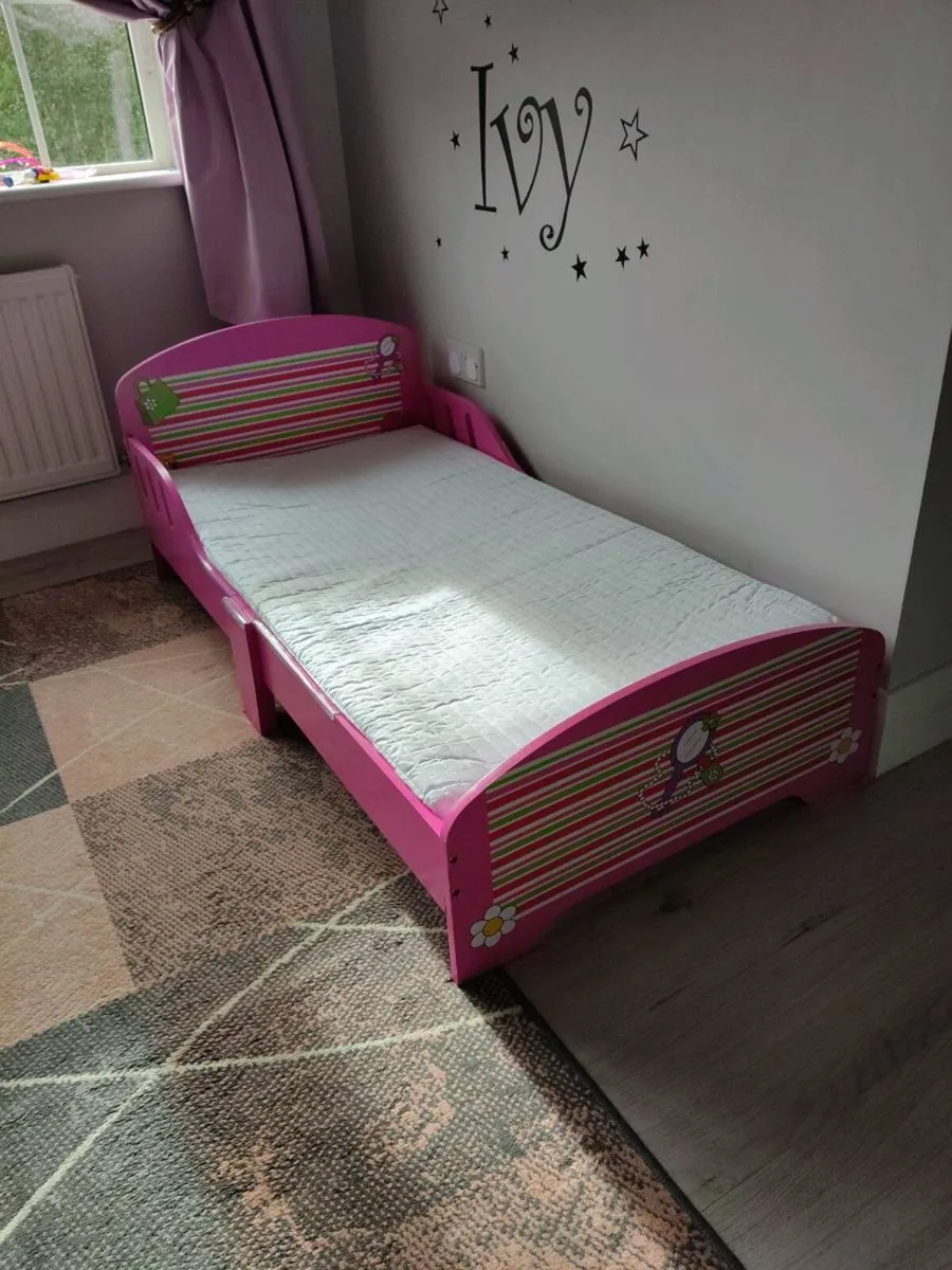 Child's bed - Image 2