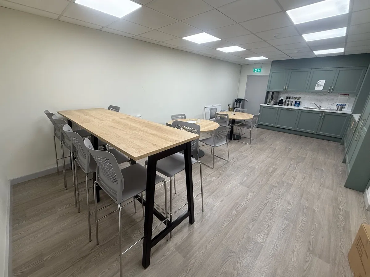 Office furniture strip outs - Image 3