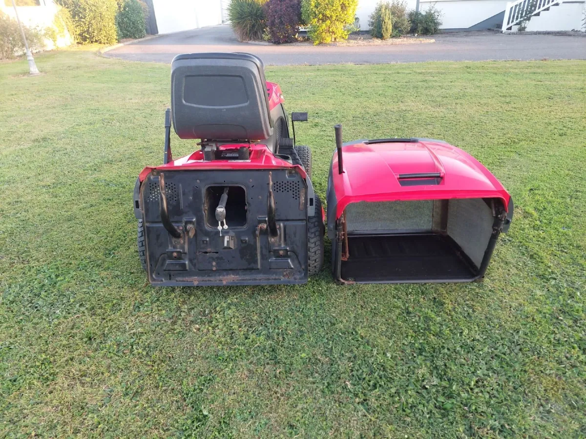 Castlegarden Ride On Lawnmower - Image 3