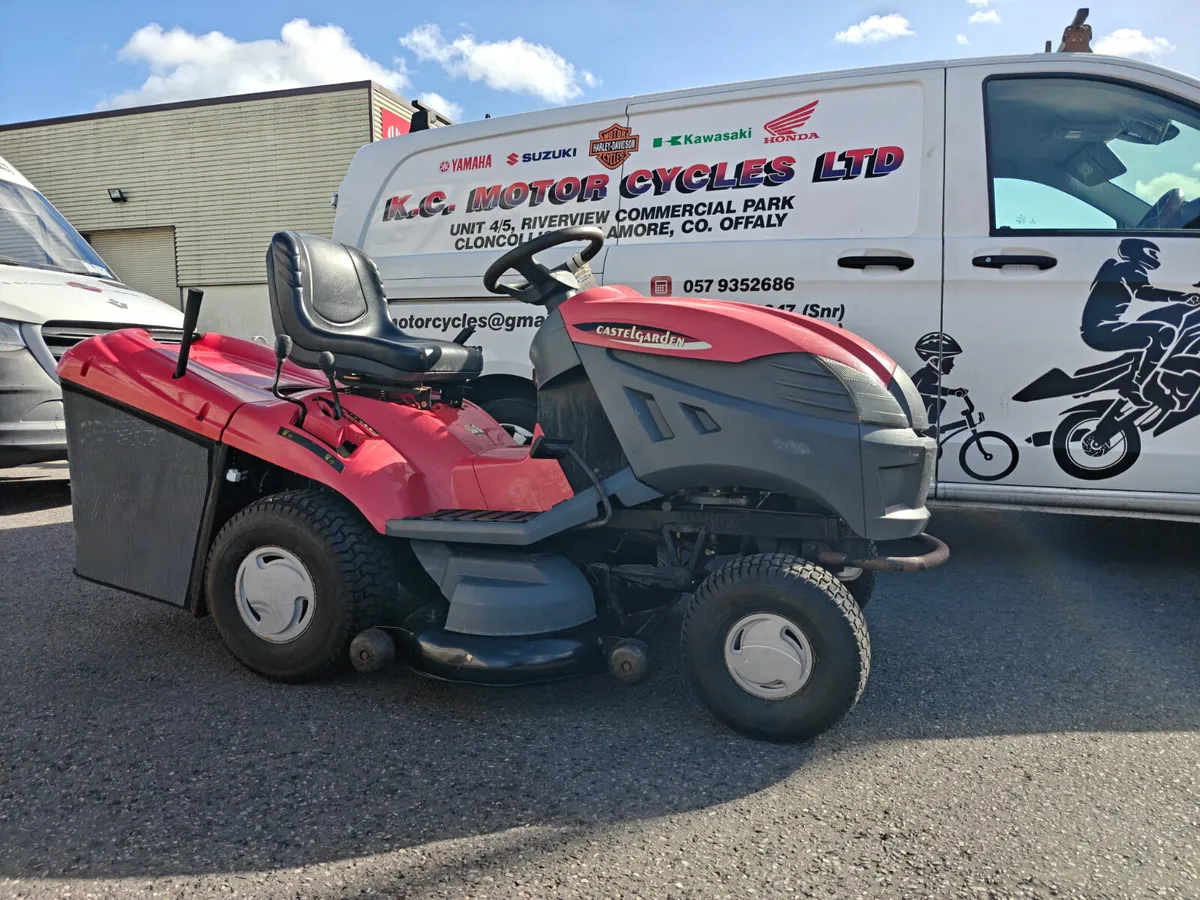 CASTLEGARDEN  RIDE ON LAWNMOWER - Image 1