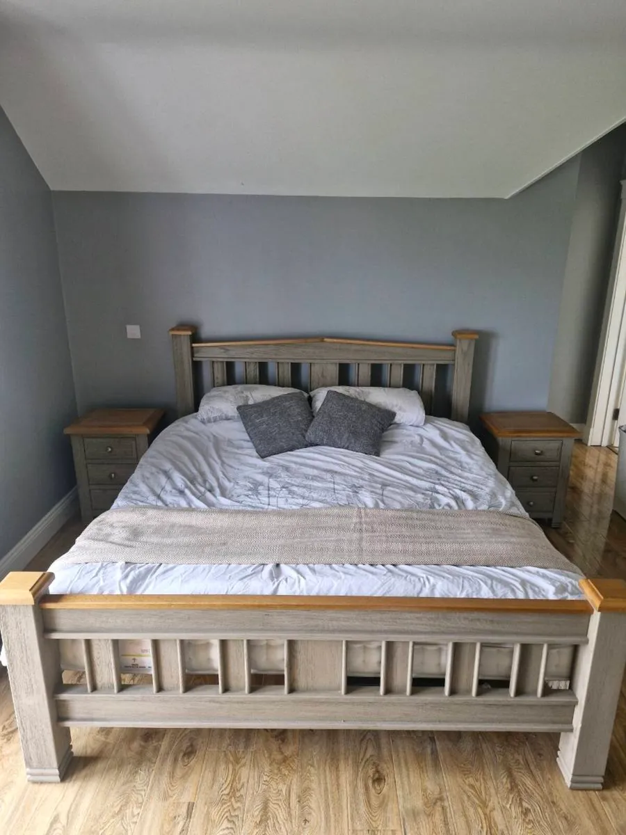 Superking bed & matching lockers - Image 1