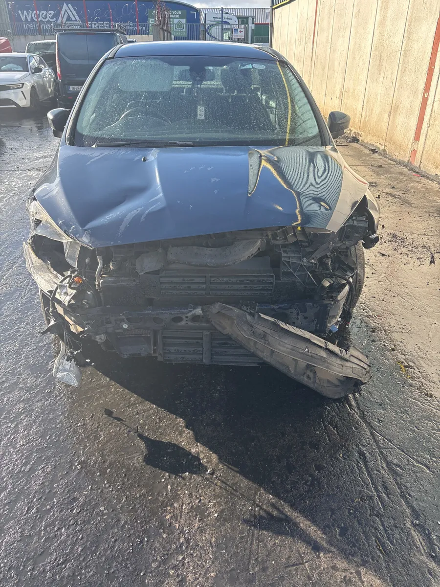 Ford focus saloon - Image 1