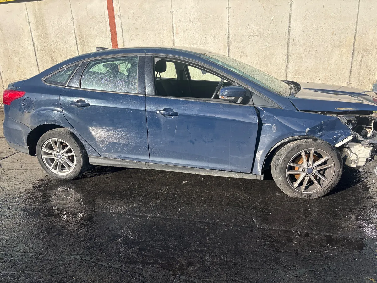 Ford focus saloon - Image 2