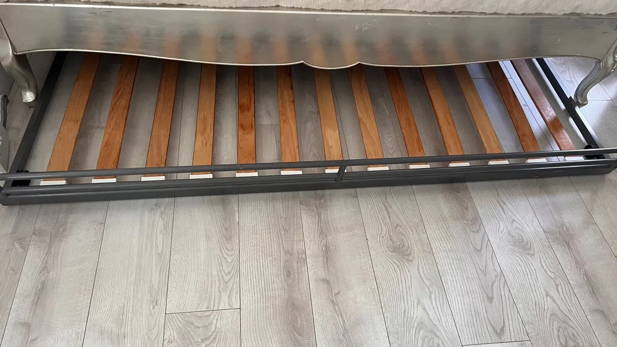 Bed - Image 1