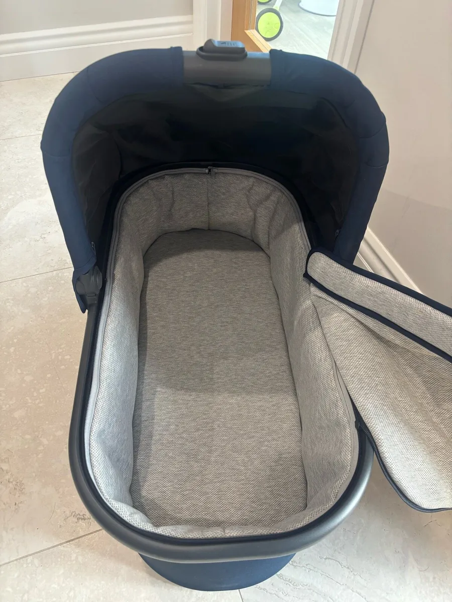 UPPAbaby Vista V2 travel system - navy - extras! - Image 4
