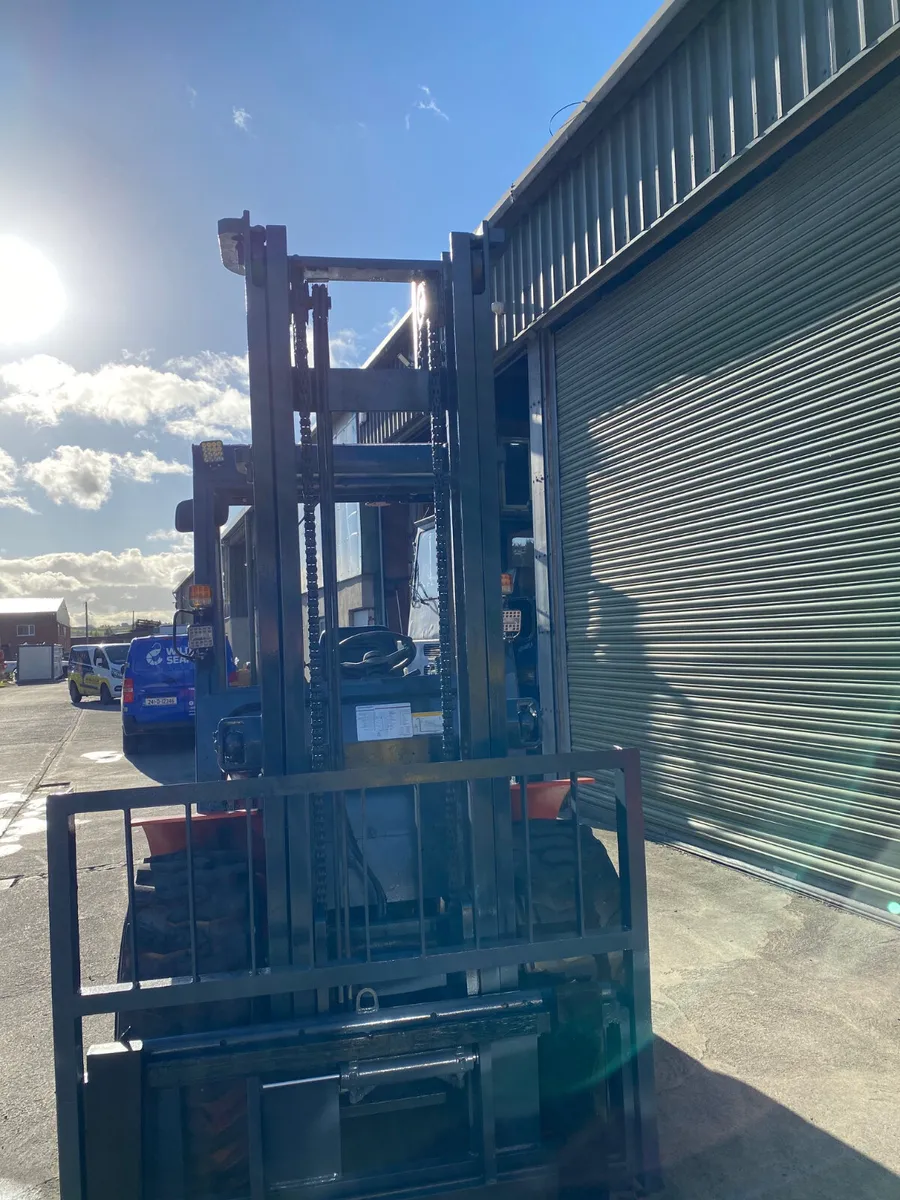 Rough terrain forklifts - Image 4