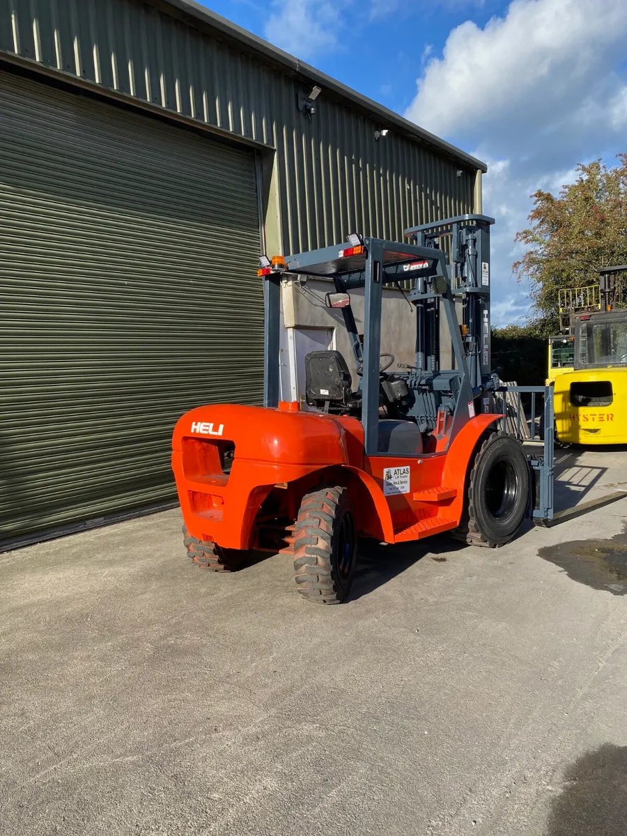 Rough terrain forklifts - Image 2