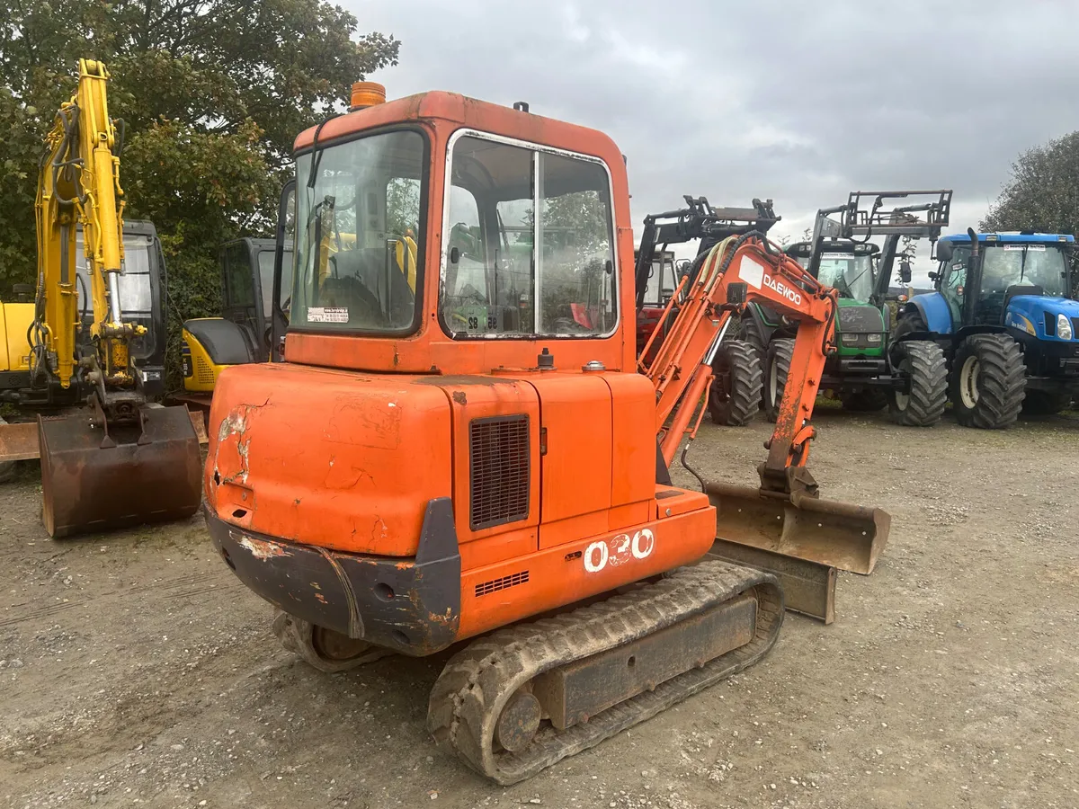 3 tonne Daewoo digger - Image 3